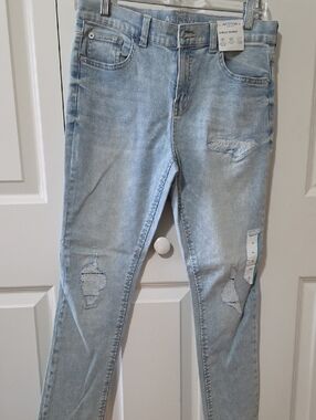Arizona Jean Company Light Blue Distressed Skinny Jeans for Women.